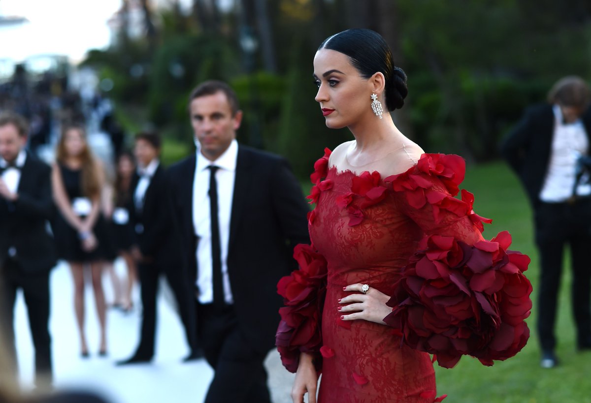 sitekatysource's tweet photo. HQ PHOTOS: May, 19 - amfAR Cinema Against AIDS Gala (Red Carpet) https://t.co/xe8GtYxsxg https://t.co/4xqFSjDCwS