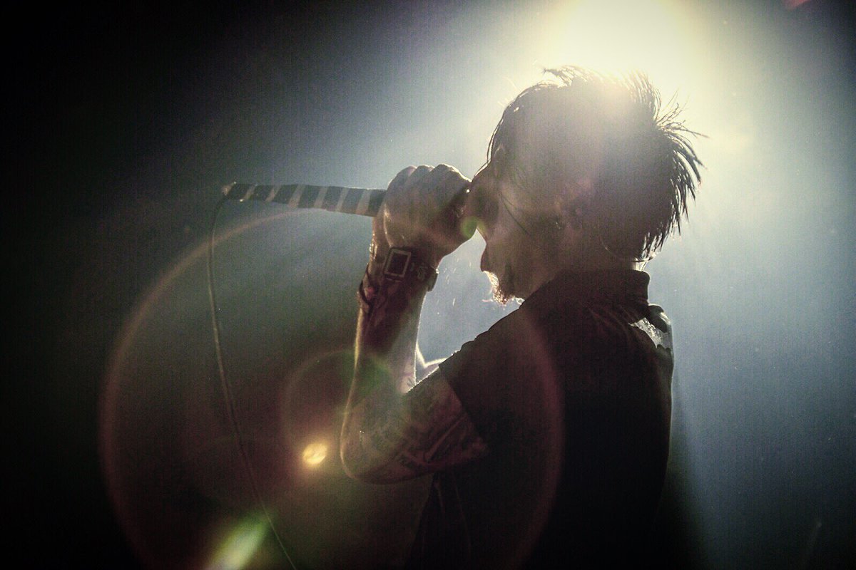 MAHfromSiM's tweet photo. THE BEAUTiFUL PEOPLE TOUR 2016 Day 16 at CLUB SWINDLE, Akita.
#SiM

Photo by 半田安政(Showcase)

https://t.co/T4RNWztIiA https://t.co/I29epVgUWr