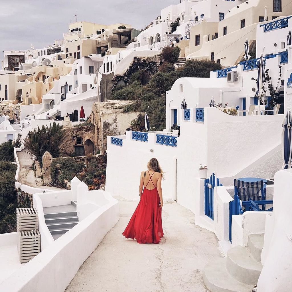 YuliaDenisyuk_'s tweet image. Ever since happiness heard your name, it has been running through the streets trying to find you ~ Hafez 💫
#santor…