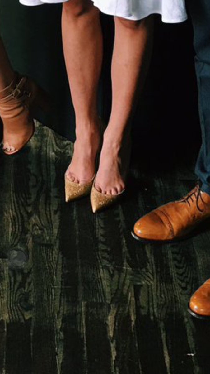 OlgasRoomate's tweet photo. Wait... WHAT!!! I HAVE 10 TOES WHY IS THAT PICTURE SHOWING MORE https://t.co/n3bT1gXcUE