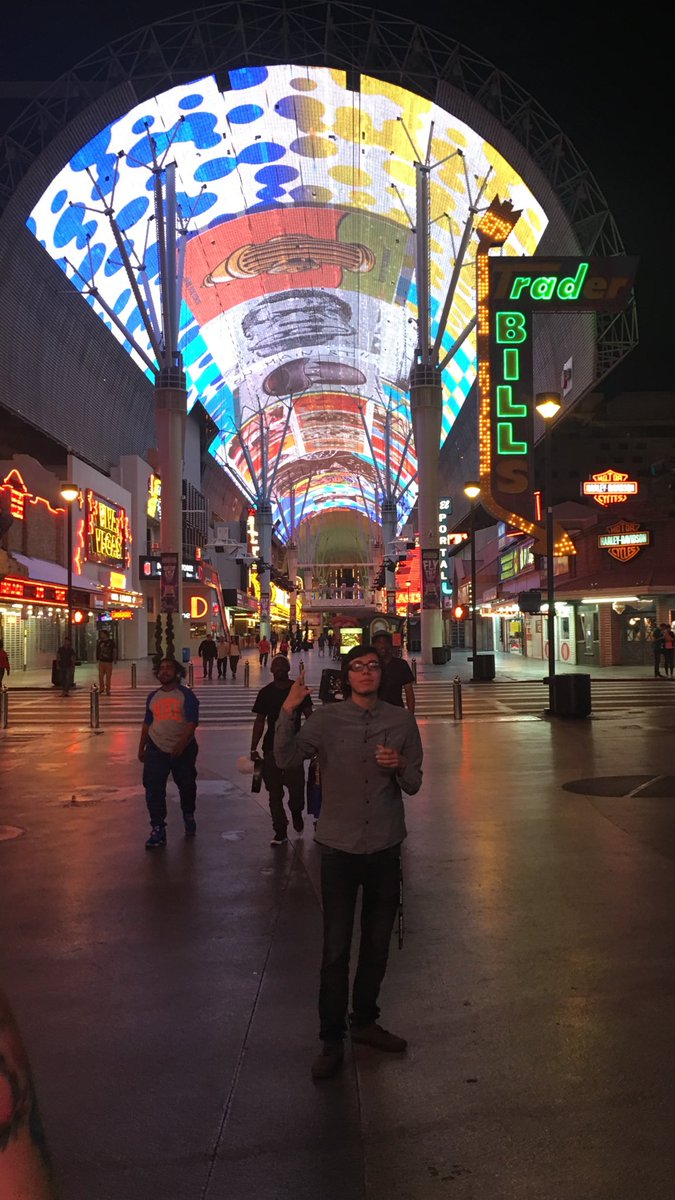 WillSleep4Food's tweet photo. It's been lit, Vegas. It's been lit. #IMissItAlready https://t.co/GO2Hsfib8B