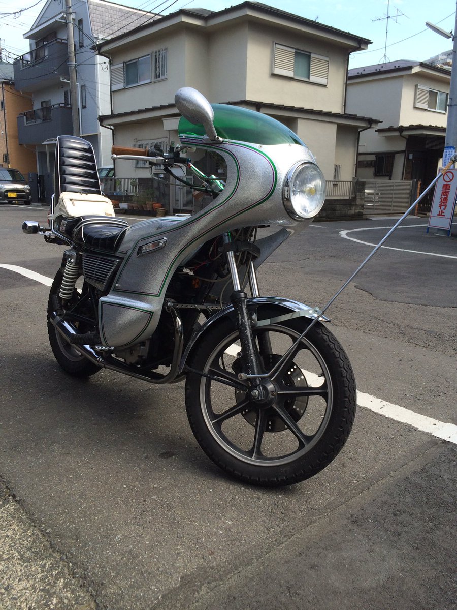 taiki_0725's tweet photo. Z250FT売ります
35万です 多少値下げ出来ます
交換はバブ希望です
不具合ないです
めちゃめちゃ吸います
日章外装とメッキの新品の
スーパーゴイスー管も付けます
リツイートよろしくお願いします https://t.co/iz2Dnn4r09