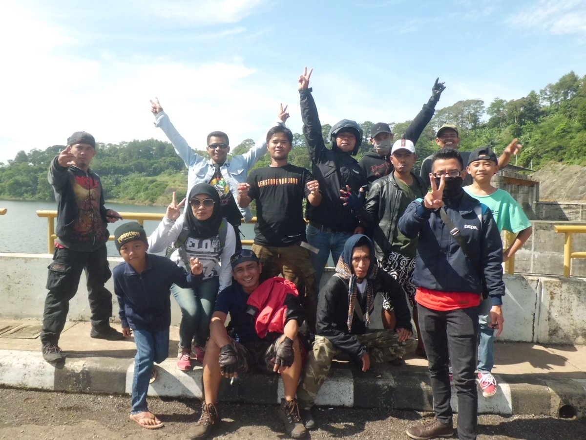 DafiBurial's tweet photo. my trip gila-gilaan #sanghyangheuleut #saguling #indonesiapower #alambebas https://t.co/OzOybcdM9L