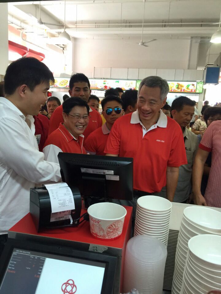 Singaporean Prime Minister Lee Hsien Loong visited CiYuan Hawker Center &amp; highly regarded for UNEONE solution.