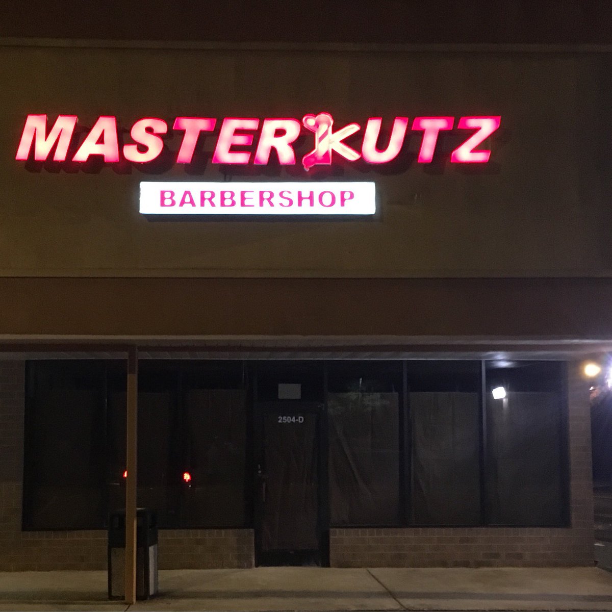 masterkutznc's tweet photo. New location coming Soon !! 👀 looking for #barbers #CLT #barbershop #charlottebarbers #ncbarbershop 704 724 1596 https://t.co/nhoXylnuLq
