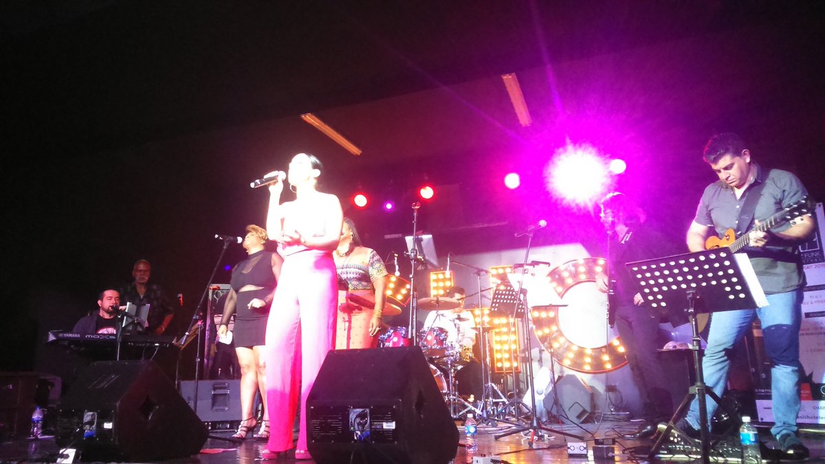 _Intervalo_'s tweet photo. Hiram Gómez abre la primera noche de #OasisJazzU2016. El sábado Tower of Power. https://t.co/27VSywYEkQ