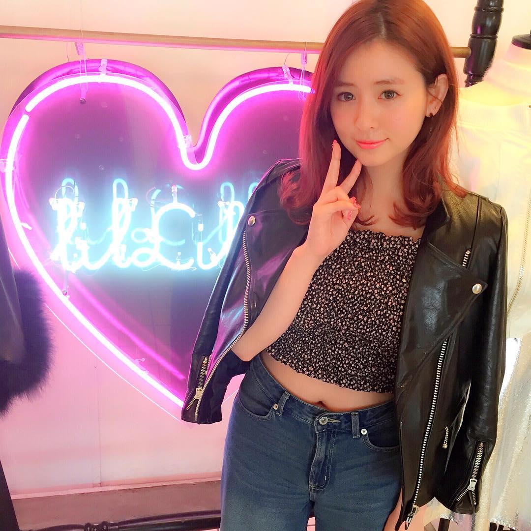 魔女っ子りーちゃん Pa Twitter 梨沙子の夏先取りへそ出し写真ｷﾀ 州 ﾘ 菅谷梨沙子 Berryz工房まとめブログ Risakoの魔女っ子ランド T Co To4kgj62l9