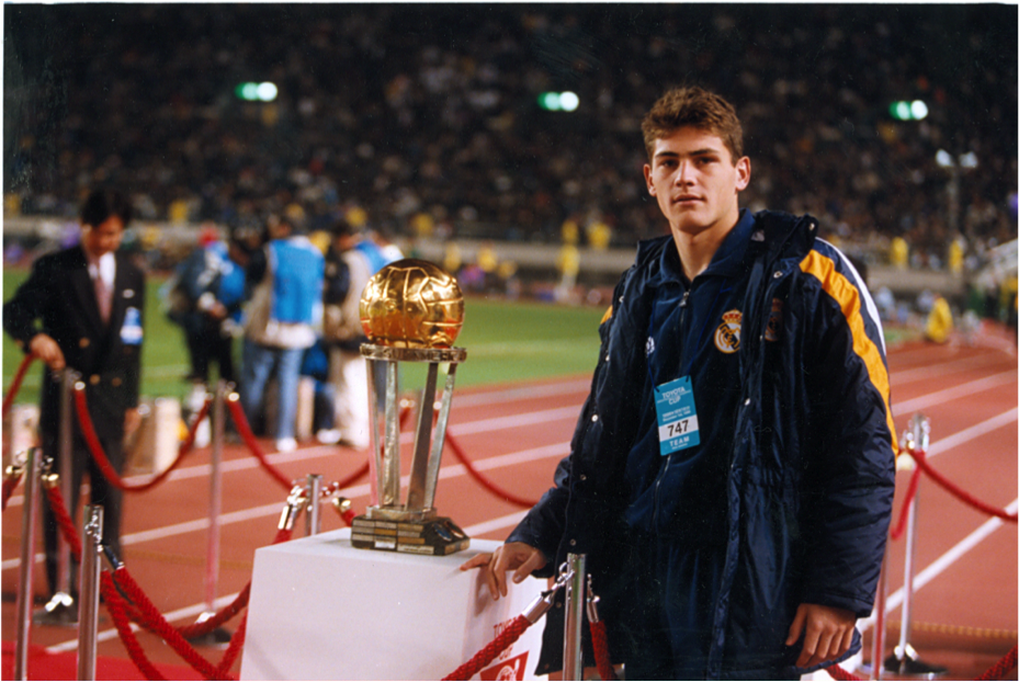 Raul7Capitan7's tweet photo. Hoy cumple 35 años el mejor portero de la historia del fútbol. ¡Felicidades @CasillasWorld! #Leyenda https://t.co/sSbUMPBtWQ