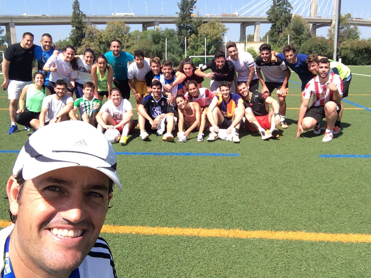 usfutbolus's tweet photo. Día grande para 4GCCAFD Hoy os graduáis, disfruten de una jornada inolvidable! Allí estará @usfutbolus https://t.co/bJmFV3hEIh