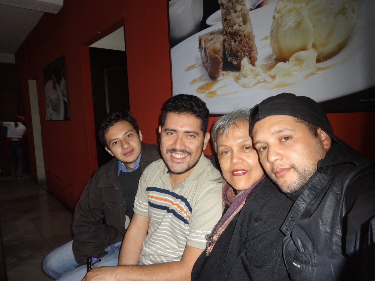 Pushka08's tweet photo. @MarlonMartine30 @DJ_Urizar_7 @Pushka08 #Chofo
Con los fabulosos slammers https://t.co/v6fvDv39sF