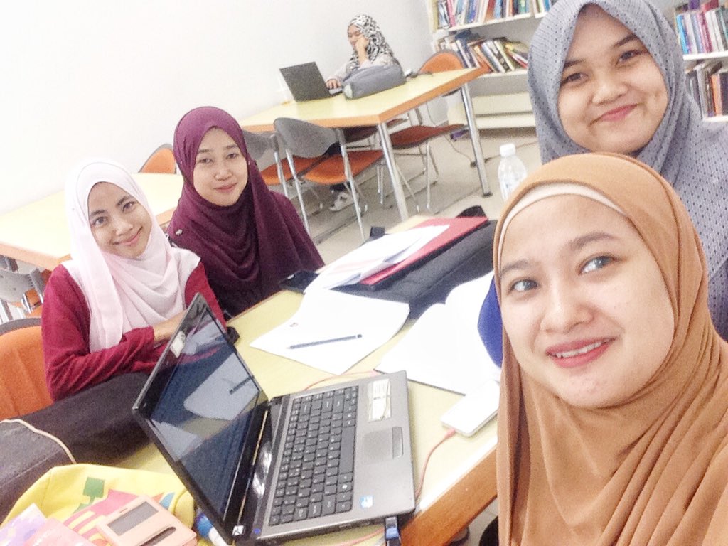 NorAziraShafika's tweet photo. Harini cuti but our Friday at library buat research :) #GroupResearch #SubmissionDateIsAlmostNear #Nervous https://t.co/9WXOUCeCmj