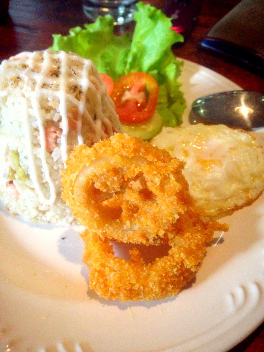 Addicted_Cafe's tweet photo. Nasi Goreng salmon... hmm yummy yuk mampir cc  @infobandung @KulinerBDG @AIS_BDG https://t.co/JtJbnYyfoZ