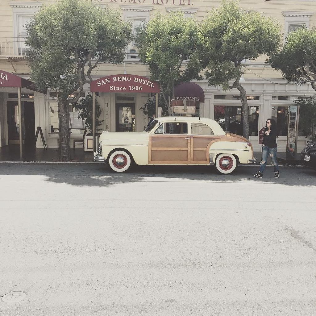 oldcar_photo's tweet photo. #oldcar #randomlady #sick #awesome #wooden #4wheels #sanfrancisco #holidays #travelgram #travel #coldwind by tpatteโฆ https://t.co/cvQIeGIkHs