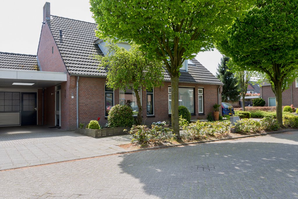 rinusvanhouts's tweet photo. Steenoven 20 Someren-Eind. Te koop. 219.000 euro K.K.
Info: Funda en Wijnen Vastgoed. https://t.co/t89V5LFSoI