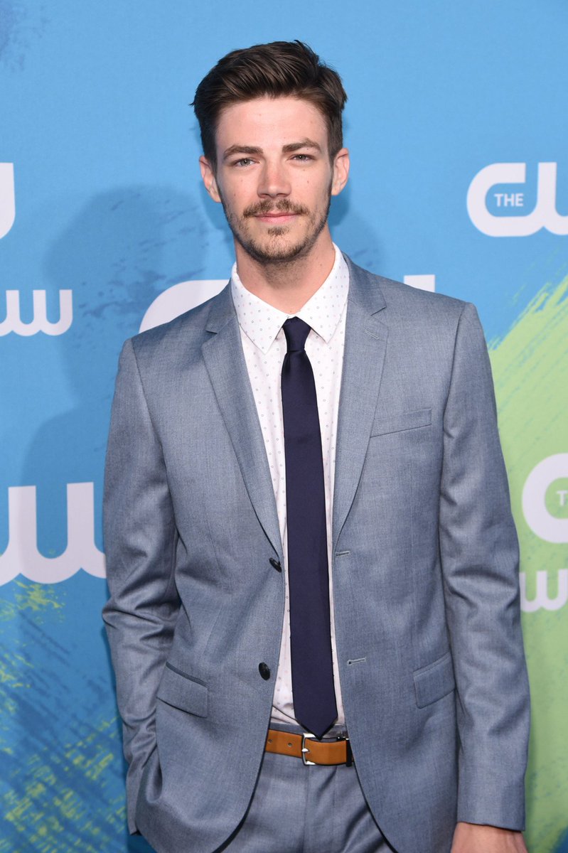 GustinFrance's tweet photo. #PHOTO HQ Grant sur le redcarpet des #CWUpfronts2016 (9) https://t.co/Q5DrvCJXng