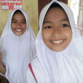 asyifanew's tweet photo. With my friend ☺ https://t.co/Fm69SKTiGz