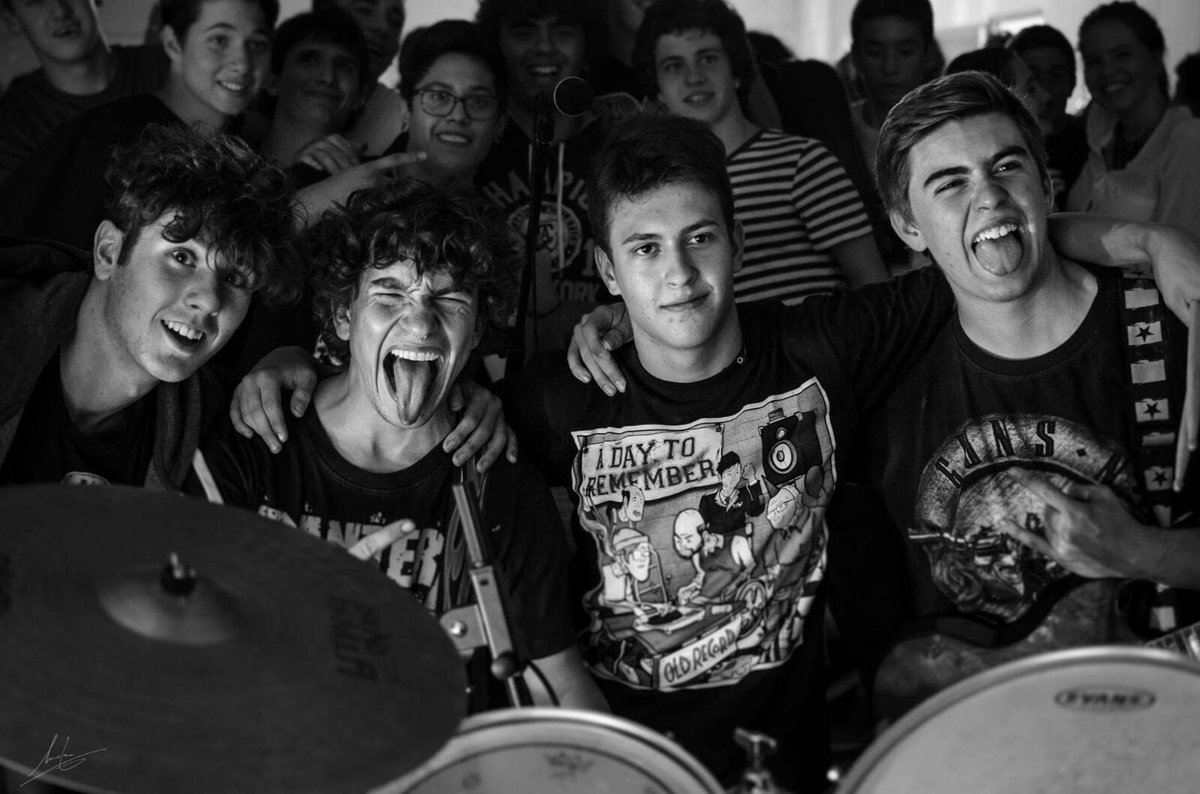 Take Off tocará esta tarde en el IES Lorenzo Hervás y Panduro, que ganas!;)