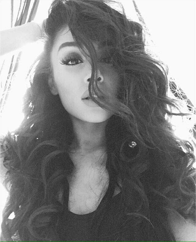 #BuyDangerousWomanOniTunes CAN'T BREATHE SHE IS SO PERFECT