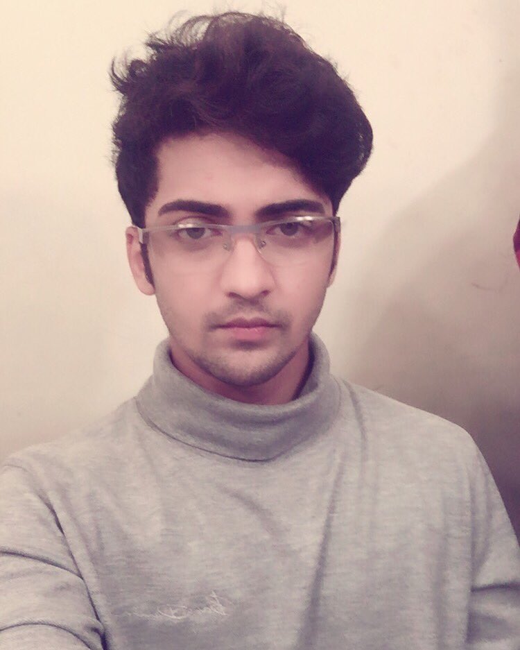 Beatking_Sumedh's tweet photo. Usually dont wear polo necks though, but sometimes it feels fine https://t.co/M8CYTO2pxY
