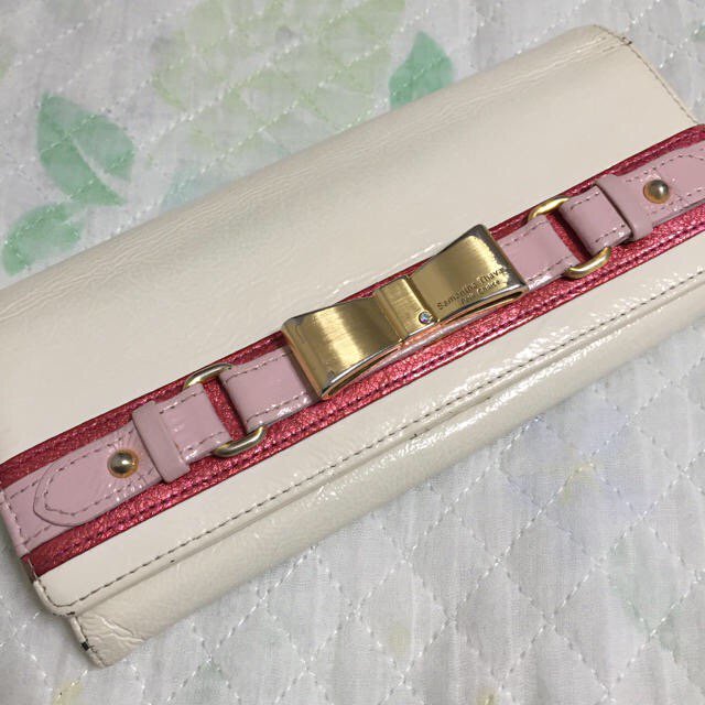 Ayane_este's tweet photo. 今回は学生などに大人気のサマンサの財布です♪ 
4500円で出品していますが、学生でちょっと高いなって方
コメントいただければ値下げしますよ(^^)#fril #フリマ https://t.co/I1V3Oc3jI5 https://t.co/aQLkgVqUUo