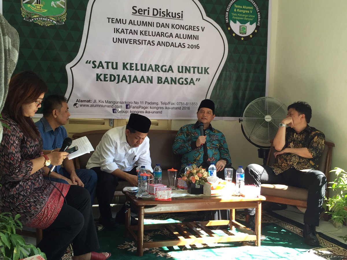 Seri diskusi temu IKA UNAND - membangunsistempemilu <a href="/HusniKamilManik/">Husni Kamil Manik</a> <a href="/AlexILukman/">Alex Indra Lukman</a> <a href="/Fahrihamzah/">#AyoMoveOn2024</a> <a href="/ChaniagoTaslim/">Taslim Chaniago</a>