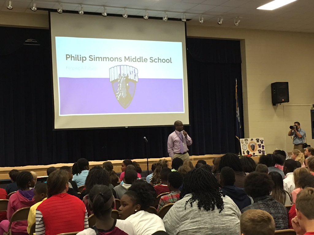 CharlaGroves's tweet photo. Two schools coming together as one Philip Simmons Ironhorse rally #PSMpride #BCSDsteam @ABCNews4 https://t.co/2qxK6guk8N