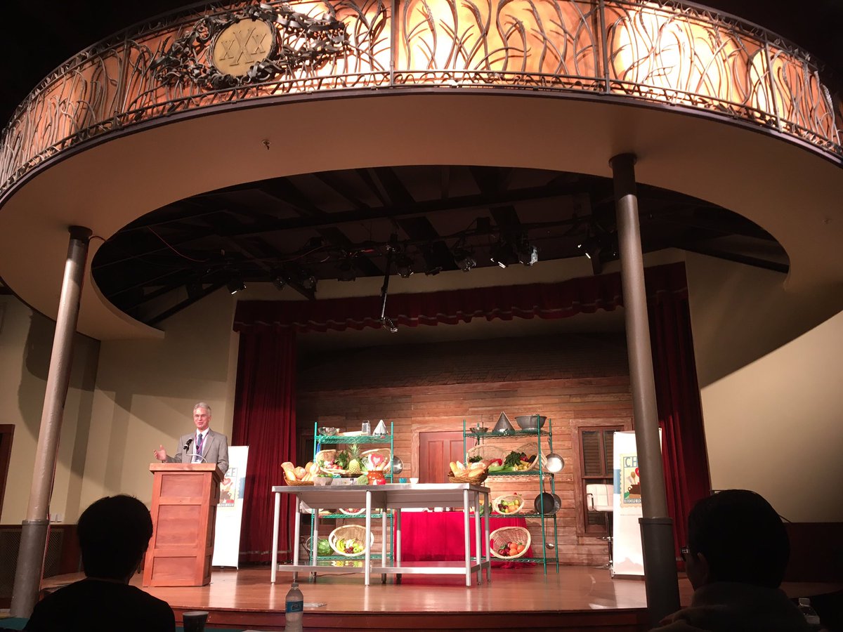 lukekraus's tweet photo. Dr. Mark Gilger kicking off @CHEFSanAntonio Physicians Culinary Medicine Conference #ChefMedSA https://t.co/6J3GmPWchy