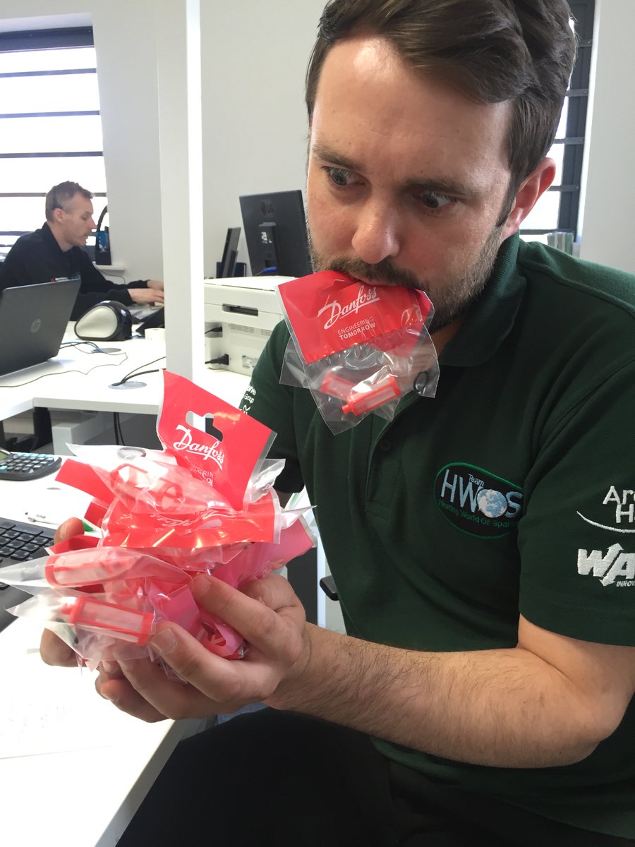 hwosUK's tweet photo. New @Danfoss Red Oil Pump Filters 🔥🔥 #Original #Red #ExtremelyStrong - Retweet for a FREE one courtesy of @EcoflamUK https://t.co/uZ50n8e6Bf