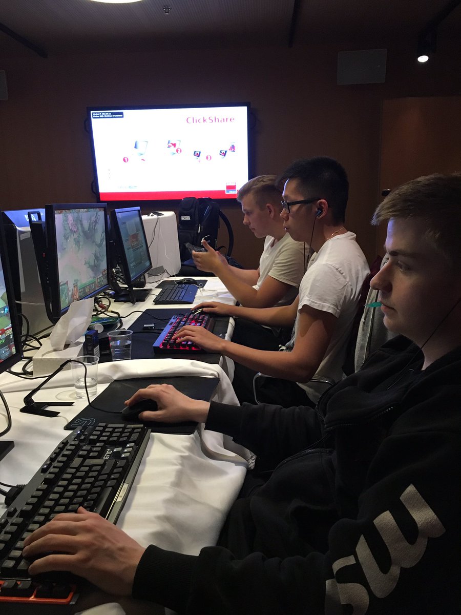 DreamHackDota's tweet photo. Have no fear, daddy is here @OG_BDN0tail 😘 #DHDreamLeague https://t.co/kqkxvKTmQs