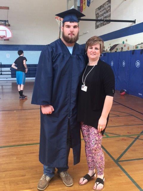 DCPS_Scholar's tweet photo. Principal @jennifersd8 with her son, 2016 CSD GRAD #CSDHS2016GRAD
@Eduk8n @DrHenryVWagner @bromwell_dave @AbtDwayne https://t.co/jH826kHS6K