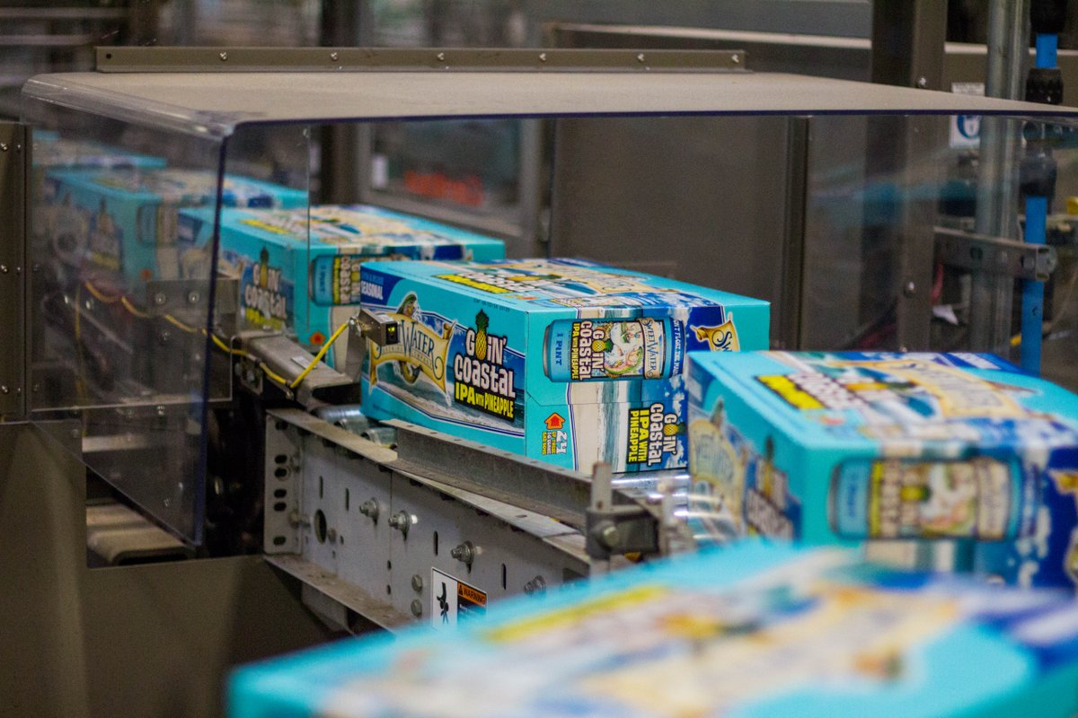 sweetwaterbrew's tweet image. Here's the only suitcase you need this weekend #goincoastal #sweetcans