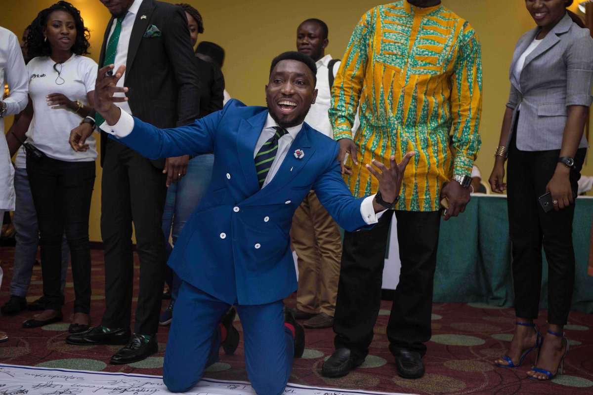 LepanNigeria's tweet photo. .@timidakolo excited to append his signature to the petition for the reduction in age of candidacy #OneMoveNG https://t.co/lGbAuS1ZP2