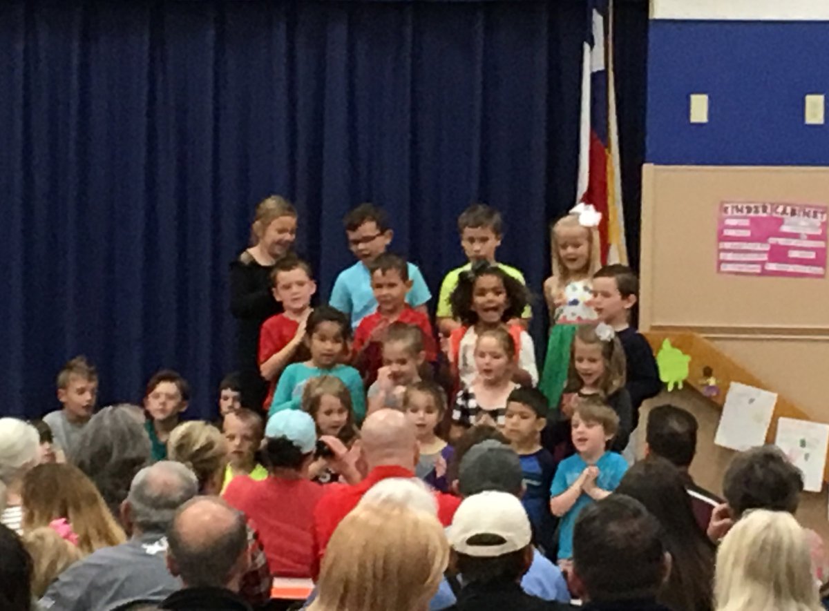 SleepyHollowEle's tweet photo. Kinder end of year program #horsemenproud #AHScluster https://t.co/P0lUZaYa6e