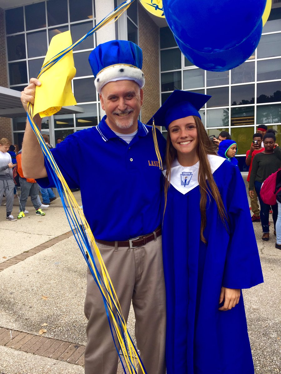 erinnesselro's tweet photo. MR OB 😭😭💙💛💙💛 you will forever be the best buccaneer, thank you for making this school a better &amp;happier place ILYSM https://t.co/pWq56cLpyu