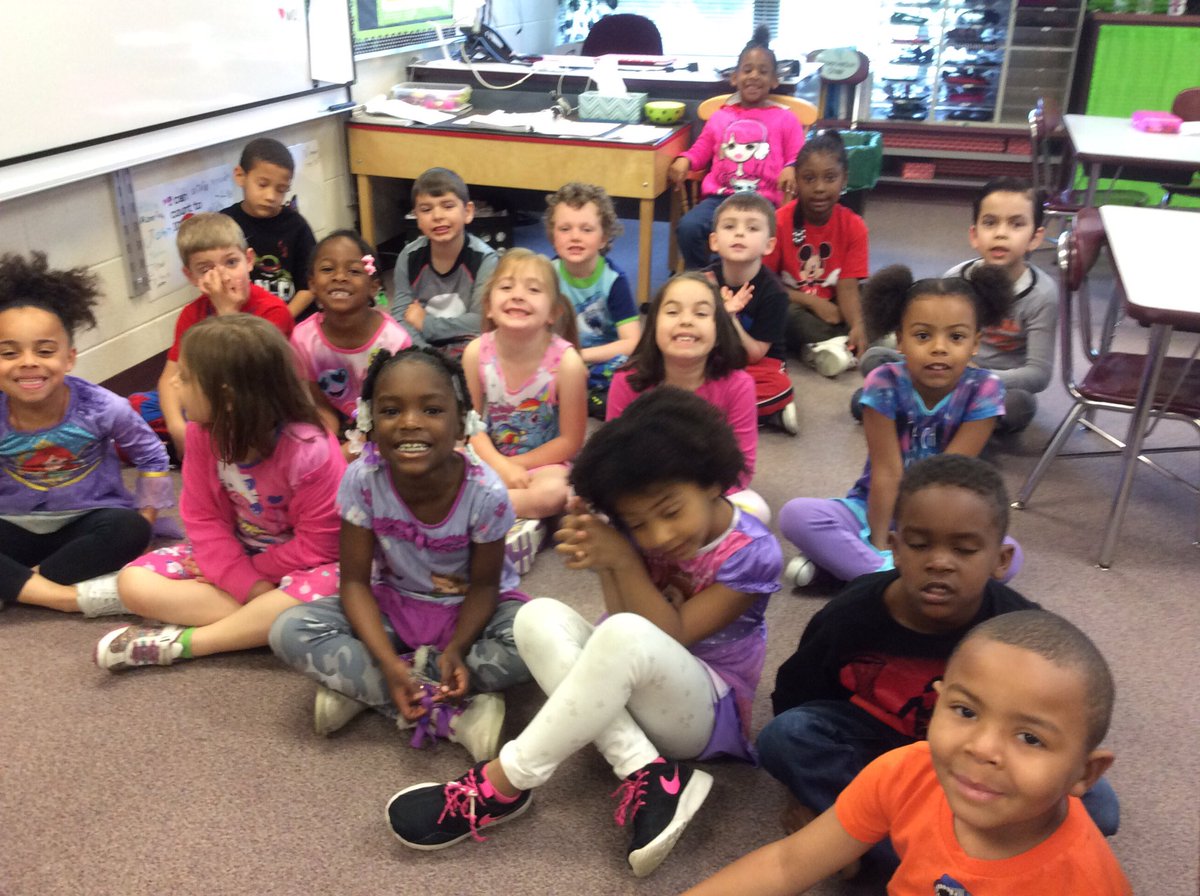 Lmac6365's tweet photo. We're learning in our jammies today. 
#d56achieves https://t.co/PhzYeV65x0