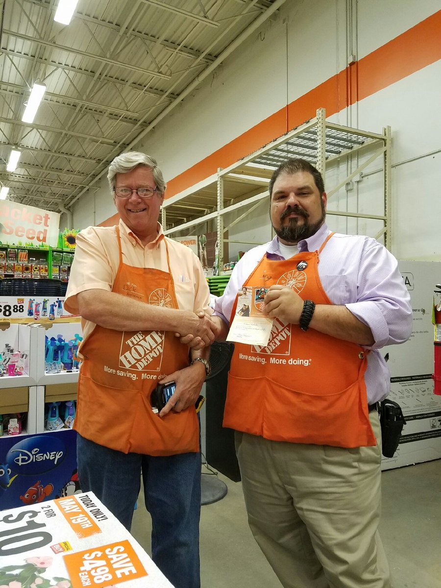 SuperSpecialT's tweet photo. Richard getting a homer for a customer praise!!@crburlison @RoWilliams1 https://t.co/yV1WgKtelz