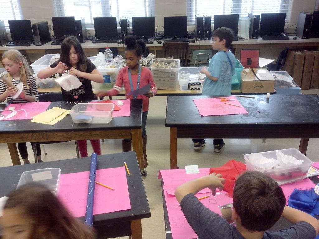 MrsGordon531's tweet photo. @Makerspaces_com  Sts loved using #MakerLab to create models of  space &amp; tools to explore better!  @GIS_Cromwell https://t.co/09iGaZuqxM
