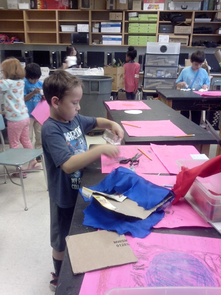 MrsGordon531's tweet photo. @Makerspaces_com  Sts loved using #MakerLab to create models of  space &amp; tools to explore better!  @GIS_Cromwell https://t.co/09iGaZuqxM