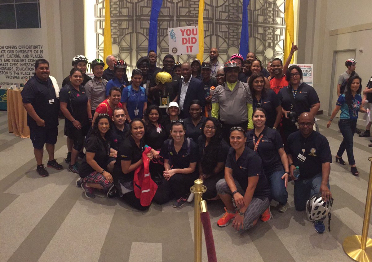 SylvesterTurner's tweet photo. .@houstontxdotgov @HoustonHealth @HPARD @BikeHouston #BiketoWorkDay https://t.co/tCwC6rKJ49