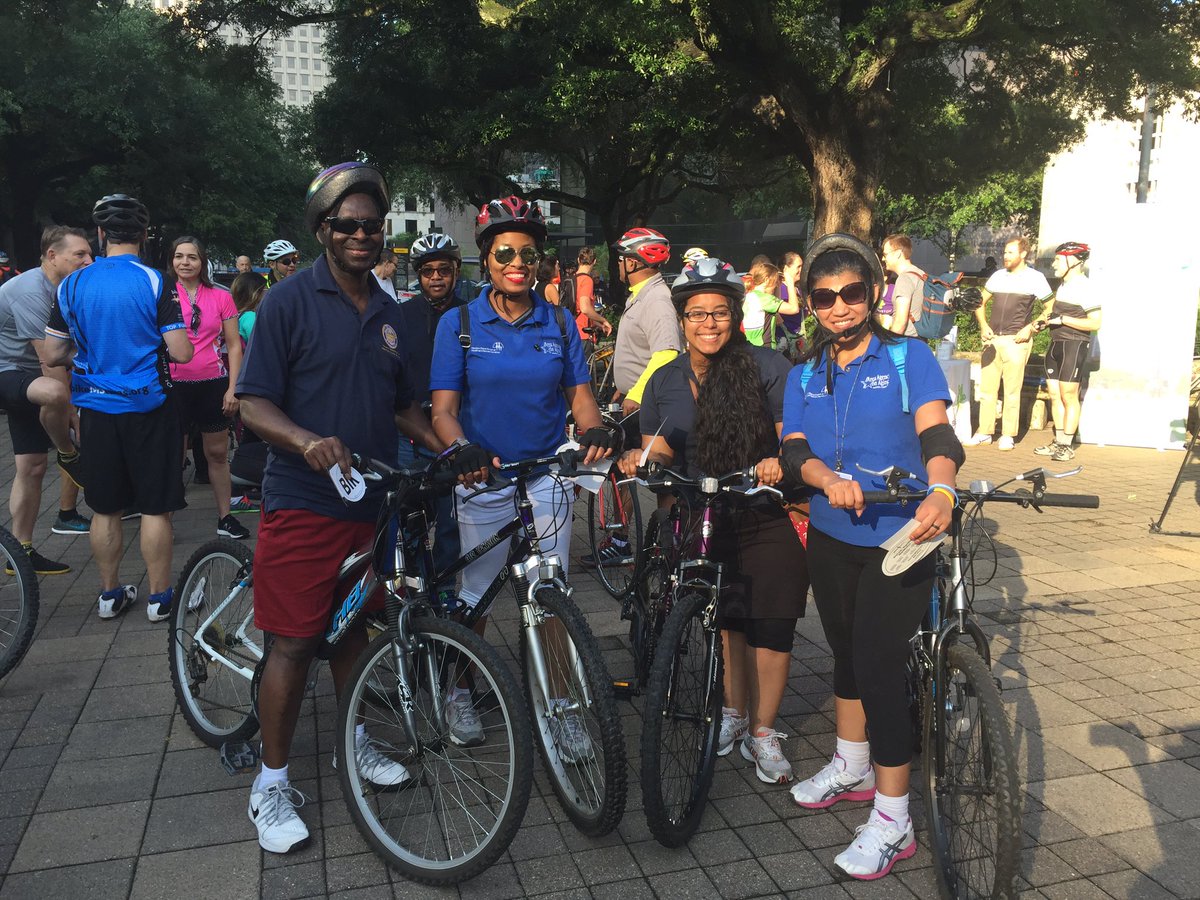 SylvesterTurner's tweet photo. .@houstontxdotgov @HoustonHealth @HPARD @BikeHouston #BiketoWorkDay https://t.co/tCwC6rKJ49