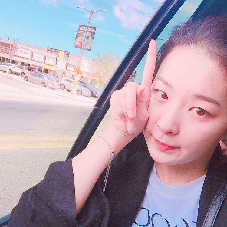 ログアウト 一重でもめっちゃ可愛い子 韓国の人だけど とかいるからがんばって二重にしてもブサイクなままだったら一重でも可愛くなるようにがんばろうかなって思った T Co Nnjfksqo8x Twitter