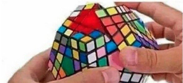 fofograndex's tweet photo. tentando resolver o cubo mágico que é a minha vida https://t.co/4OT3Q0LZFP