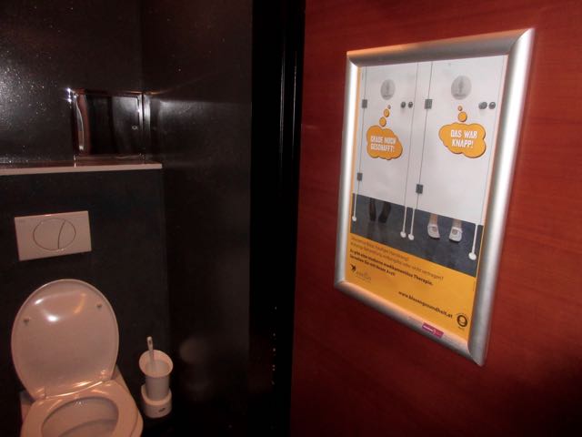 LenhardtPartner's tweet photo. And the winner is...L&amp;P! Wir haben gestern beim „Best of Pharma Advertising“ mit unseren "Klo-Postern" gewonnen! https://t.co/bsqOjfipGE
