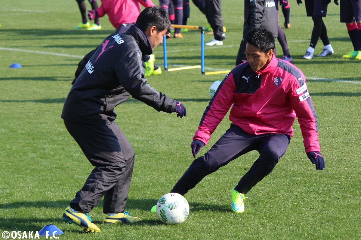 プロになり一番緊張したのは 試合前のアップ時のサポーターからのコールでした どう反応すればいいのかもわからずお辞儀はしましたが心臓がドキドキしていました笑 と話す 澤上竜二 選手 詳細は近日中にセレモバで公開 澤上竜二 セレッソ大阪オフィシャル Scoopnest プロになり一番緊張したのは 試合前のアップ時のサポーターからのコールでした どう反応すればいいのかもわからずお辞儀はしましたが心臓がドキドキしていました笑 と話す 澤上竜二 選手 詳細は近日中にセレモバで公開 澤上竜二 セレッソ大阪オフィシャル Scoopnest