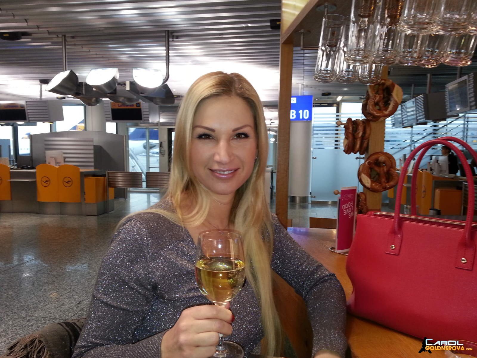 TW Pornstars - Carol Goldnerova. Twitter. best regards from airport my