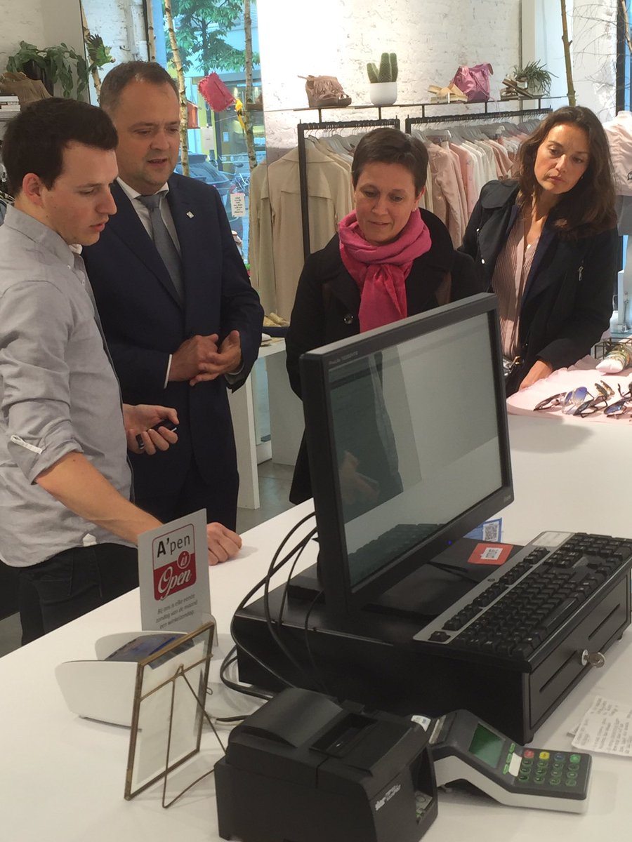 Nicovolckeryck's tweet photo. @UNIZOvzw @CityLifeBE #modewijkantwerpen @SantEgidioBE Eerste digitale klantenkaart met steun goede doel #Kamiano https://t.co/pFVuOOX22b