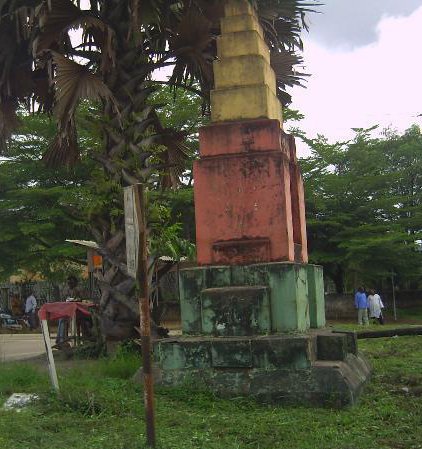 ThisIsCameroon's tweet photo. Symbols of #Cameroon's reunification. Mamfe 1961, Mungo Bridge 1969 (2007), Yaoundรฉ 1974, Buea 2014. #20Mai2016 https://t.co/8lNmrorqcf