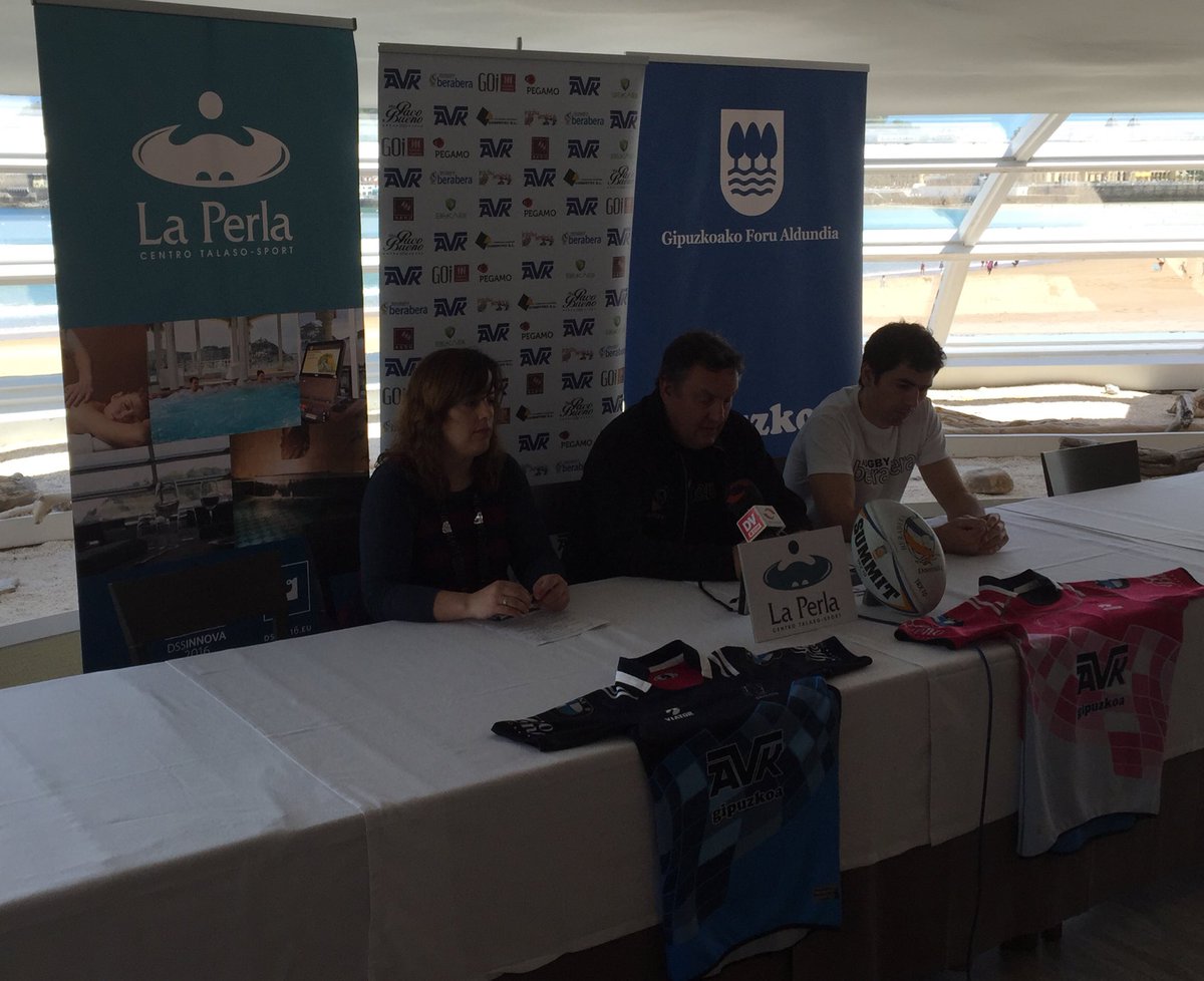SerDeportivosGI's tweet photo. Presentación en @LaPerlaDonosti del Cto Europa #Rugby7 para @rugbyberabera. Con @GoizanePse #rugby https://t.co/Aj1QNSDr9V