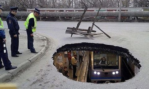В метро безбилетники открыли "левый" вход
Питер
