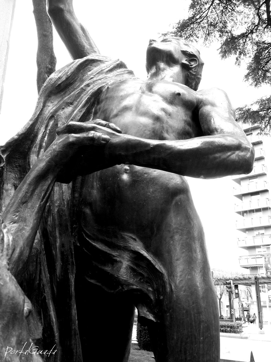 PortalGuada's tweet photo. Monumento al Conde de Romanones s.XX 
Guadalajara - PortalGuada https://t.co/bzCqwIqYkX